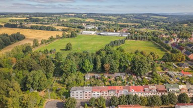 Řadový dům se 3 bytovými jednotkami, garáží a pozemkem 431 m² – Aš, Kvapilova