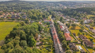 Řadový dům se 3 bytovými jednotkami, garáží a pozemkem 431 m² – Aš, Kvapilova