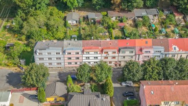 Řadový dům se 3 bytovými jednotkami, garáží a pozemkem 431 m² – Aš, Kvapilova