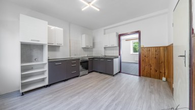 Řadový dům se 3 bytovými jednotkami, garáží a pozemkem 431 m² – Aš, Kvapilova