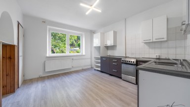 Řadový dům se 3 bytovými jednotkami, garáží a pozemkem 431 m² – Aš, Kvapilova