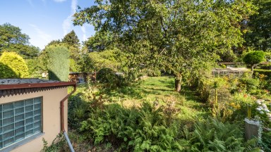Řadový dům se 3 bytovými jednotkami, garáží a pozemkem 431 m² – Aš, Kvapilova