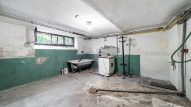 Řadový dům se 3 bytovými jednotkami, garáží a pozemkem 431 m² – Aš, Kvapilova