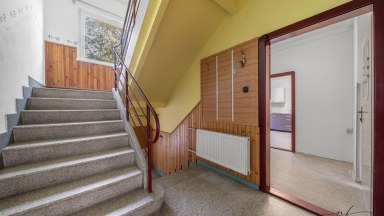 Řadový dům se 3 bytovými jednotkami, garáží a pozemkem 431 m² – Aš, Kvapilova