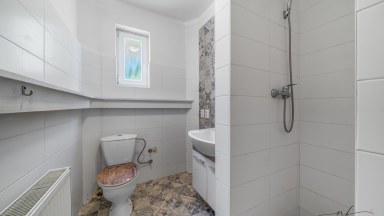 Řadový dům se 3 bytovými jednotkami, garáží a pozemkem 431 m² – Aš, Kvapilova
