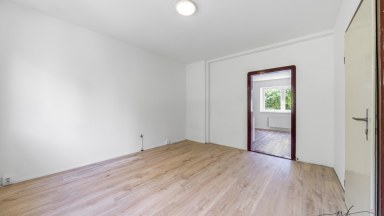 Řadový dům se 3 bytovými jednotkami, garáží a pozemkem 431 m² – Aš, Kvapilova