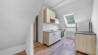 Řadový dům se 3 bytovými jednotkami, garáží a pozemkem 431 m² – Aš, Kvapilova