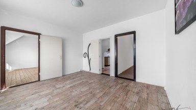 Řadový dům se 3 bytovými jednotkami, garáží a pozemkem 431 m² – Aš, Kvapilova