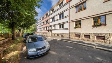 Řadový dům se 3 bytovými jednotkami, garáží a pozemkem 431 m² – Aš, Kvapilova